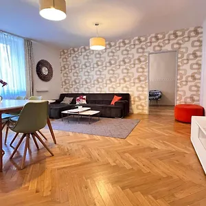 Exclusive Center Apartment