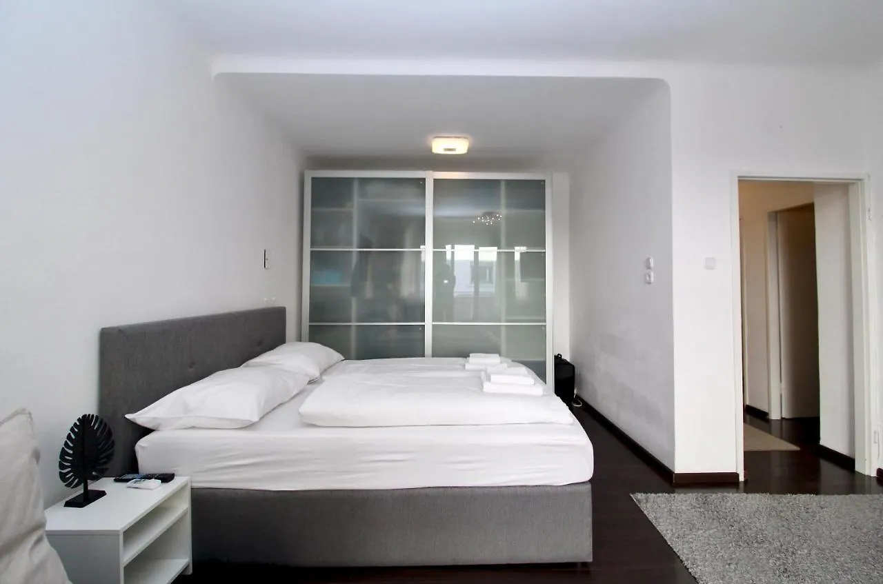 Balcony Apartment - Next To Opera Wien