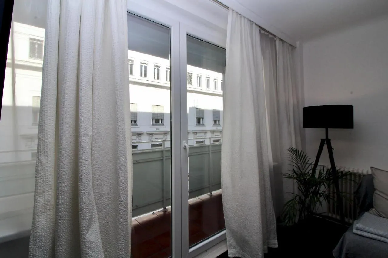 Balcony Apartment - Next To Opera Wien