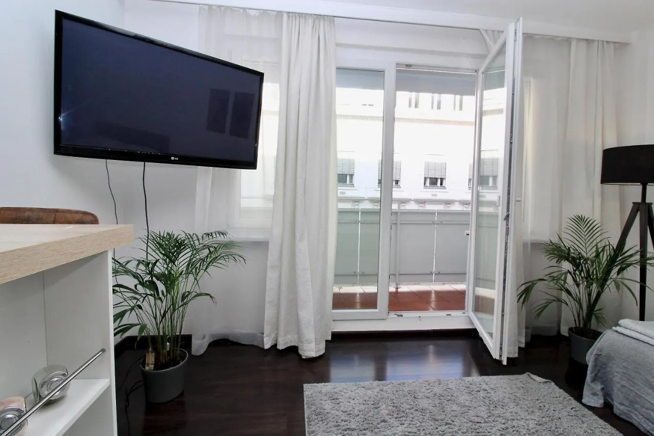 Balcony Apartment - Next To Opera Wien