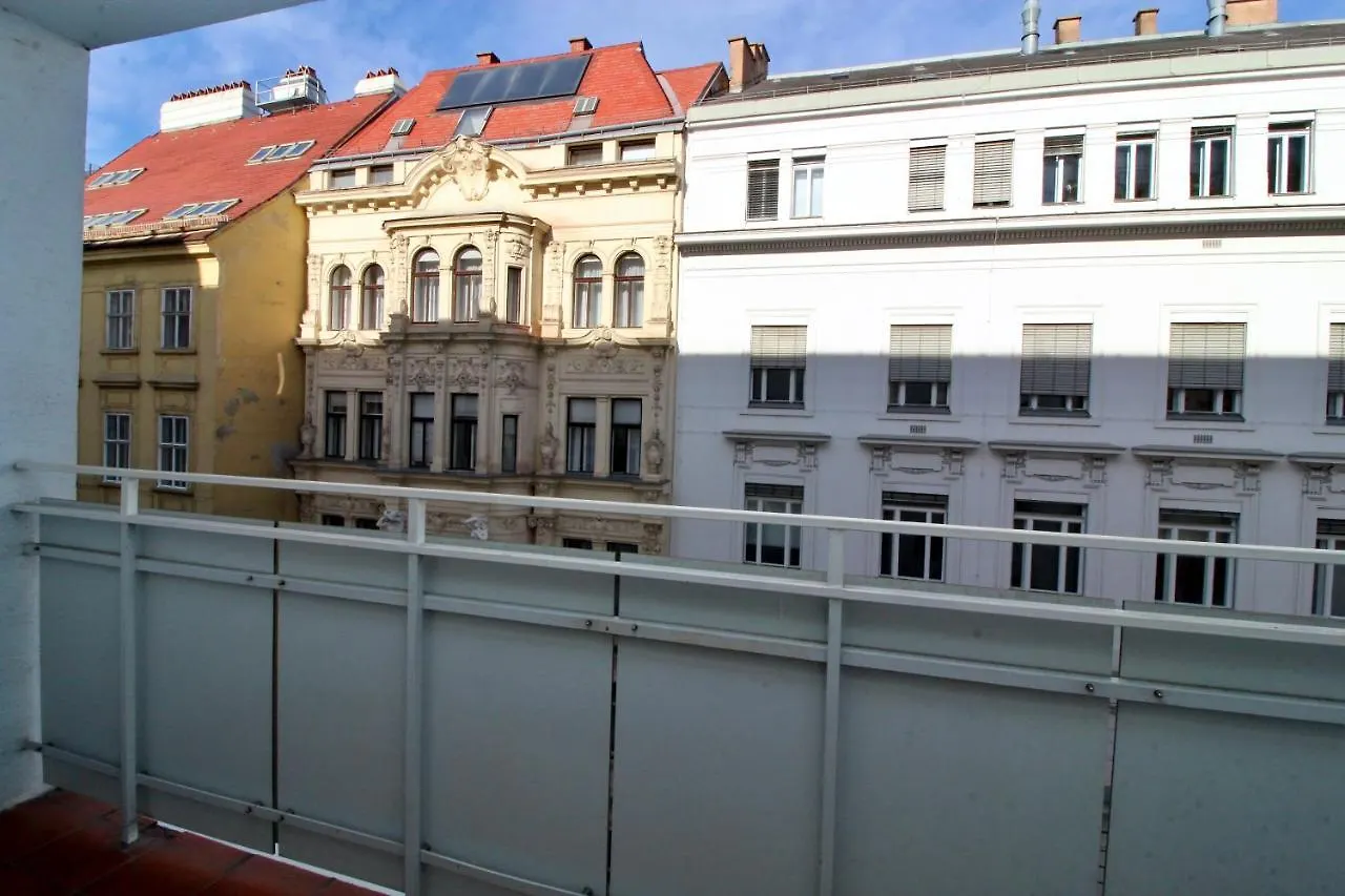 Balcony Apartment - Next To Opera Wien