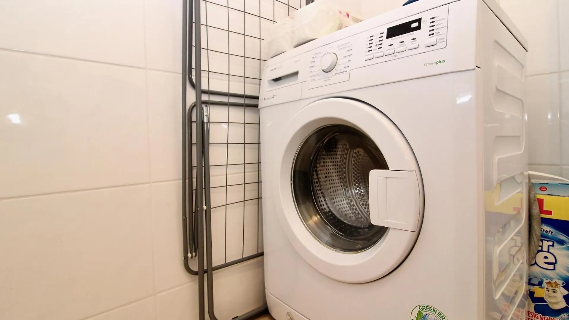 Balcony Apartment - Next To Opera Vienne 0*,